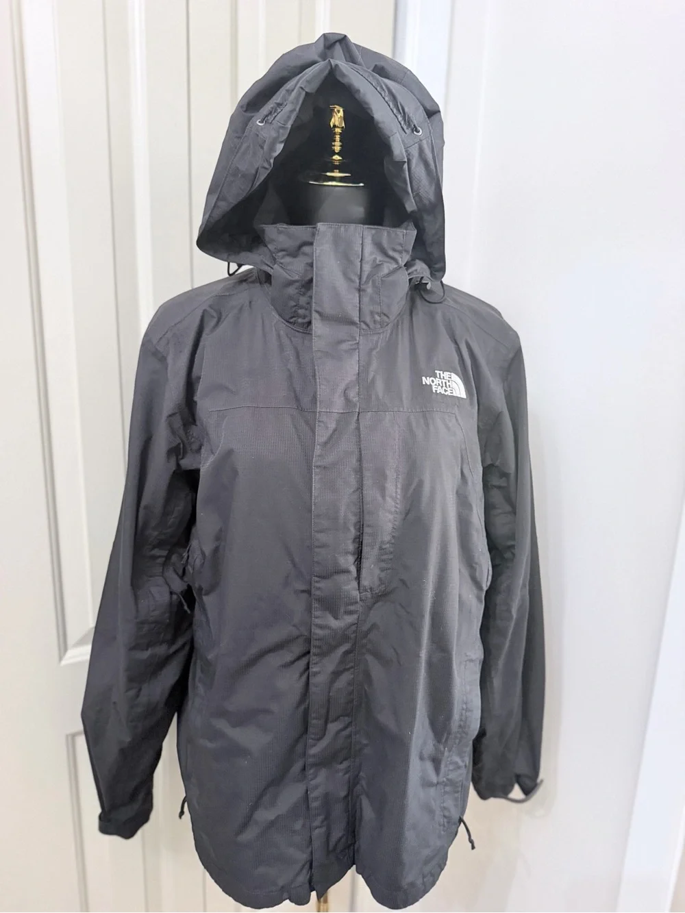 The North Face Black Hooded Waterproof Rain Jacket Men’s Medium
